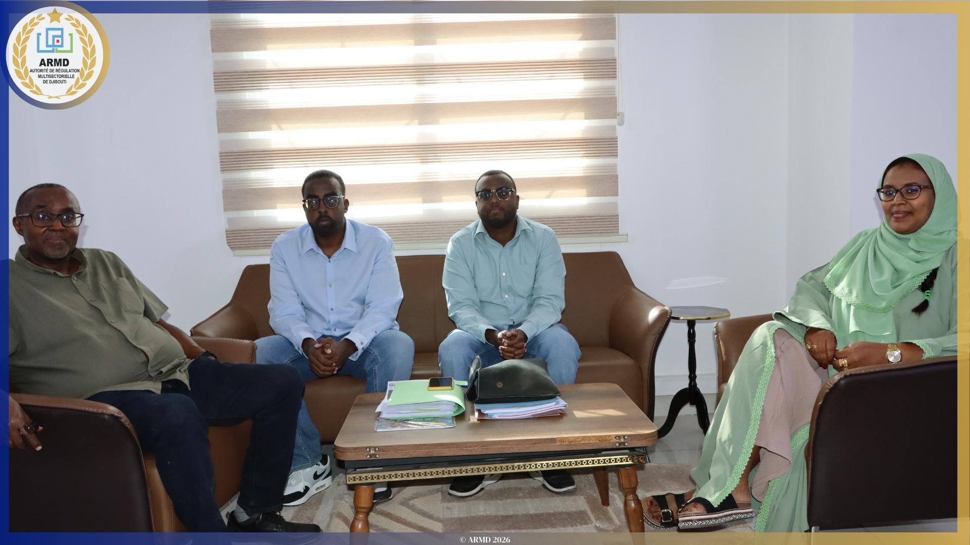 Photo - Signature du cahier des charges de l'autorisation relative à l'établissement et l'exploitation d'un réseau de communication électronique pour la fourniture d'accès a l'internet