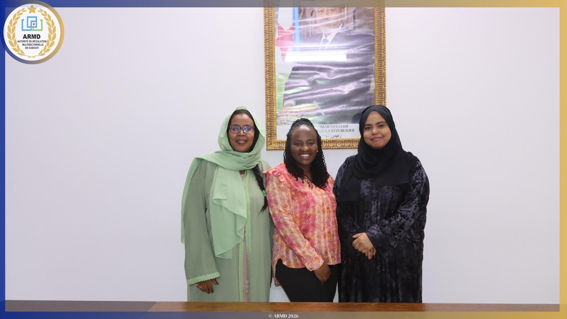 Photo - Signature du cahier des charges de l'autorisation relative à l'établissement et l'exploitation d'un réseau de communication électronique pour la fourniture d'accès a l'internet